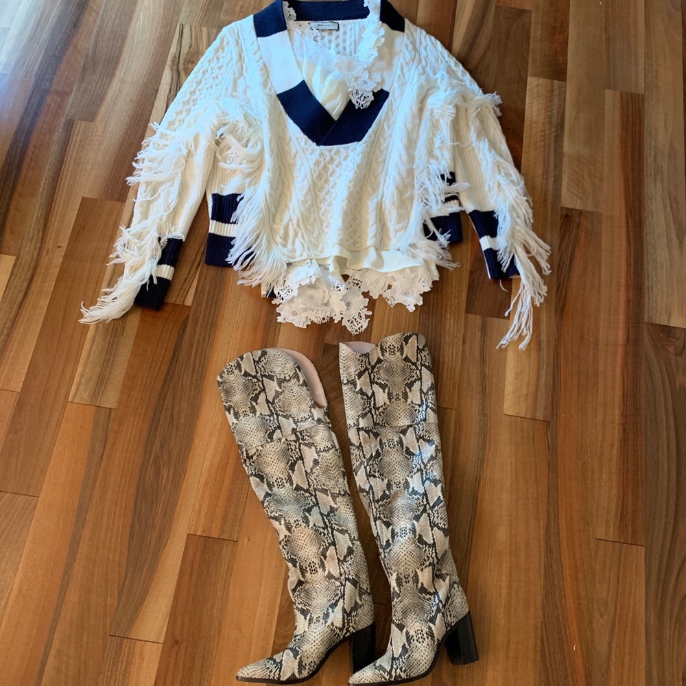NWT fringe sweater with lace Cali S/M